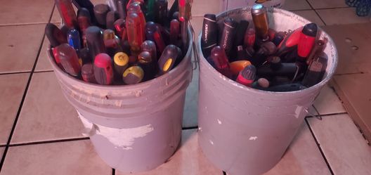 Sorted screw drivers all kind and brands