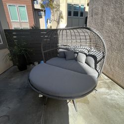 Daybed/Patio Furniture 