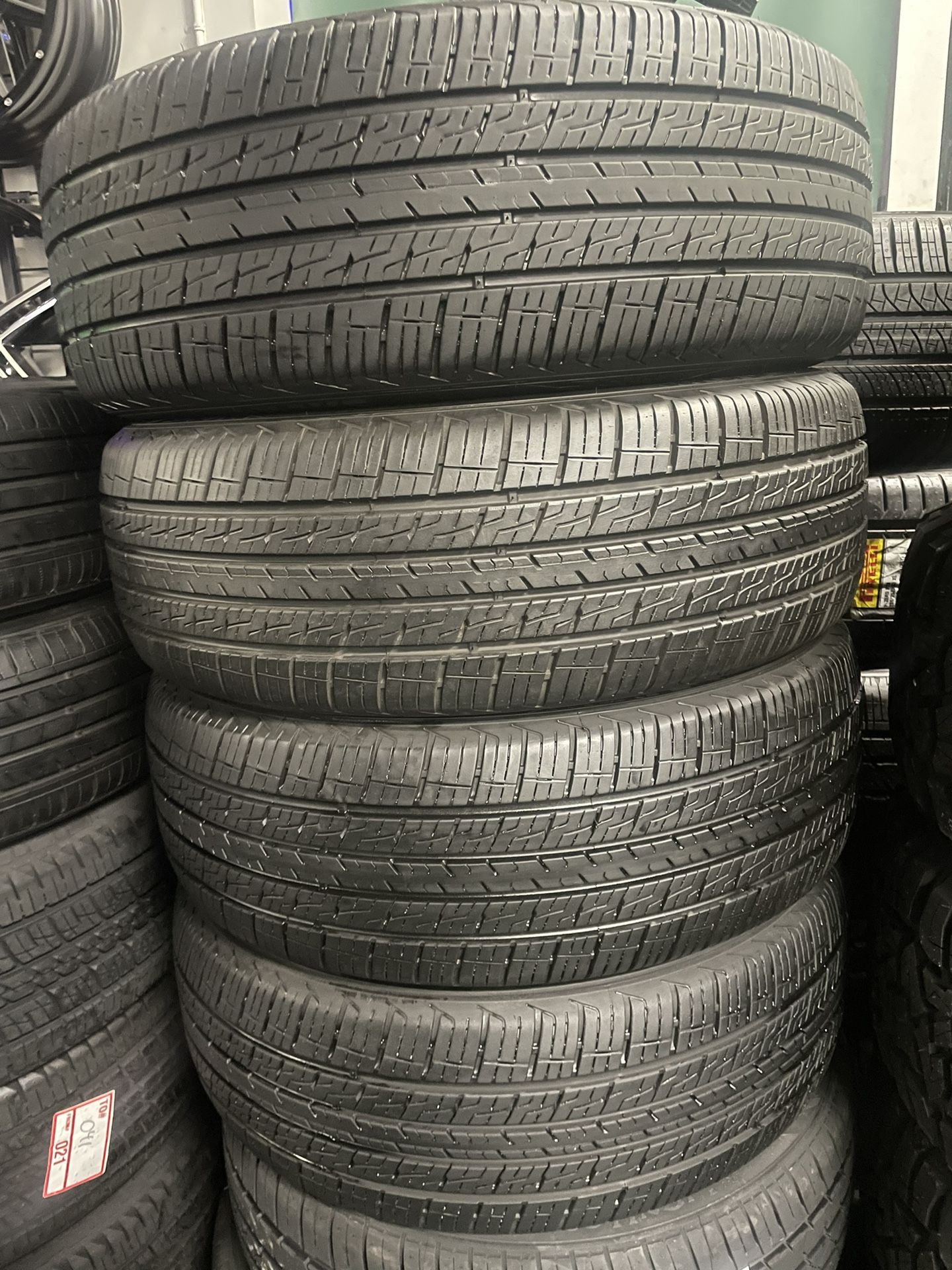 Set of 4 Matching Tires Mohave Crossover All Season 235/60R18