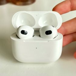 Gently Used Apple AirPods 3 - Great Sound and Comfort