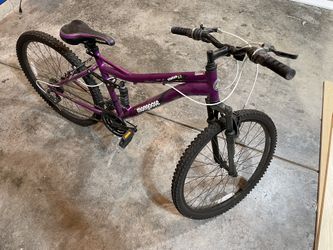 Mongoose Women s Status 2.2 Mountain Bike for Sale in Oaklandon