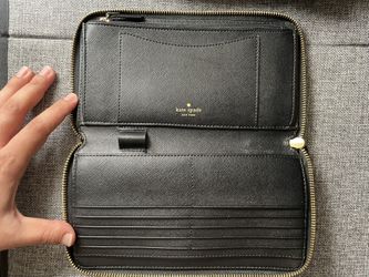 Kate Spade Kaden Black Nylon Travel Wallet for Sale in Seattle, WA - OfferUp