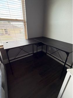 Computer desk