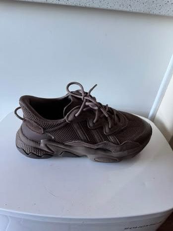 Adidas Ozweego (Brown) – Size 8 – Great Condition