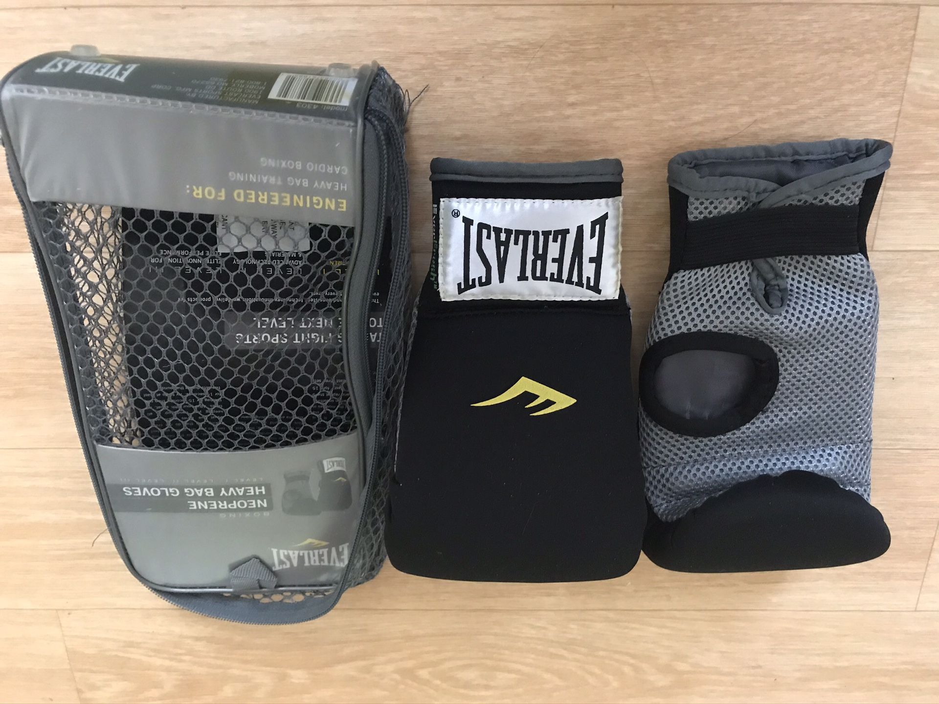 Brand New. Everlast Neiprene Heavy Bag Gloves