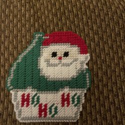 Cupcake Santa Magnet
