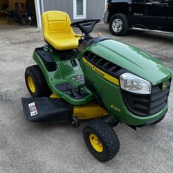 John Deere Series 100 Riding Lawn Mower – Only 82 Hours! 🔥