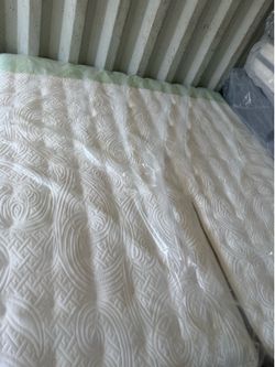 King size bed mattress Kingsdown split head firm adjustable base Serta Sealy Stearns & foster reserve Aireloom Kluft lux estate hotel collection Saatv