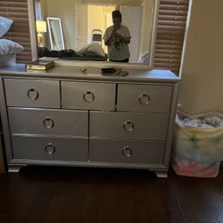 Queen size bedroom set