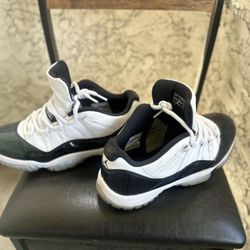 Jordan 11 Mid (concords) 