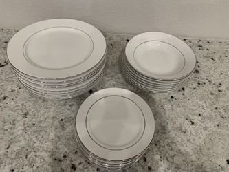 Elegant Dinner, Lunch And Snack Plates (like New)