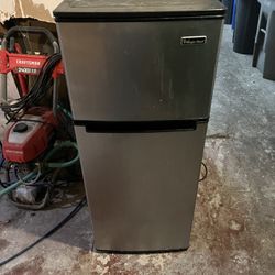 Magic Chef Refrigerator And Freezer