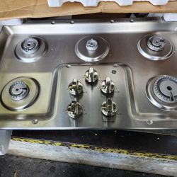 Gas Cooktops

GE Profile™ 36" Built-In Gas Cooktop with Five Burners

Model #:PGP7036SLSS


