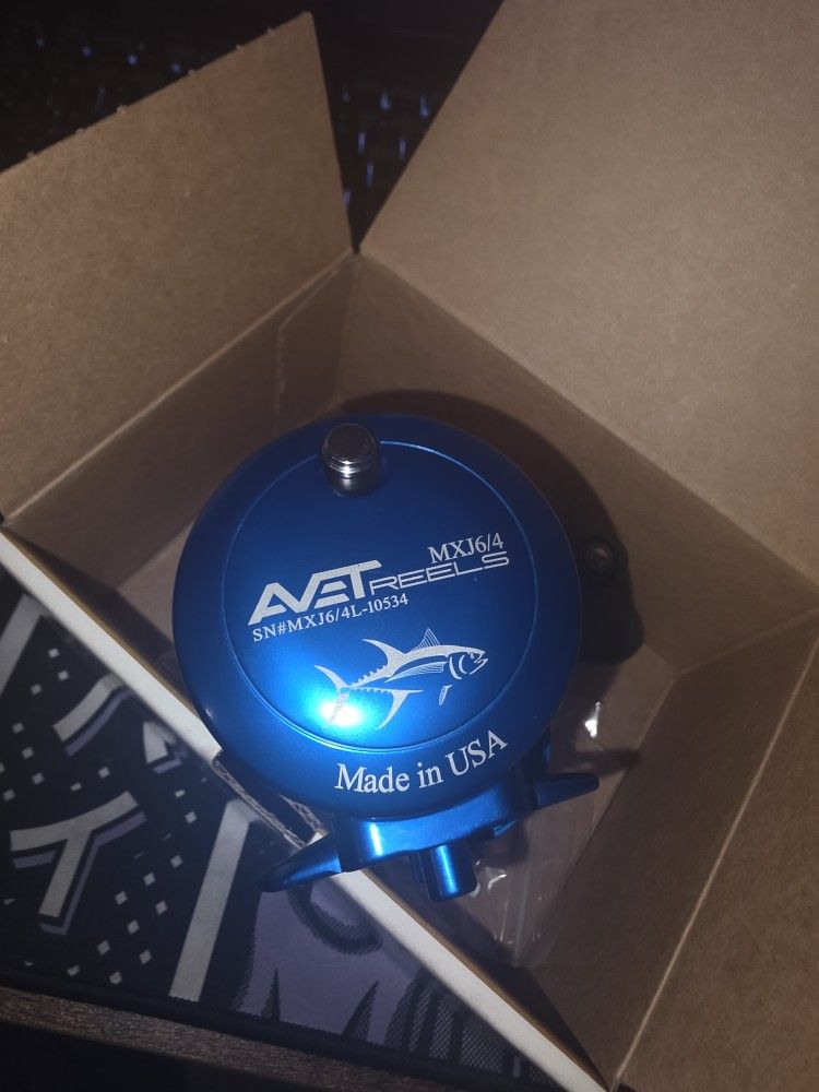 2 Speed Avet Reels (New) Silver SXJ-MC, blue MXJ-MC