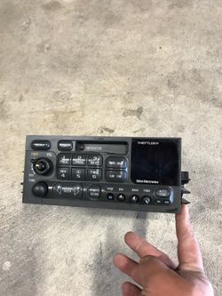 2000 Chevy Tahoe stock radio