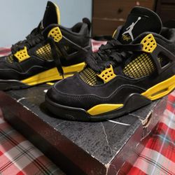Air Jordan 4 Retro Thunder