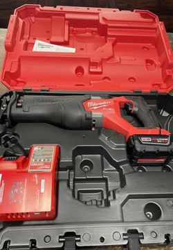 Milwaukee M18 FUEL Sawzall Reciprocating Saw Kit
