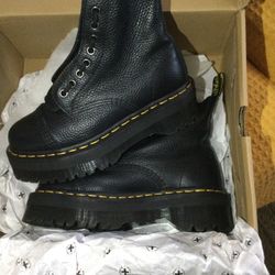 BEAUTIFUL BOOTS MR MARTENS!   BRAND NEW!  NEVER USED!  100% ORIGINALS!
