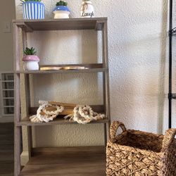 Blanket Tower With Household Decor 