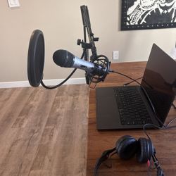 Full podcast setup! Start your podcast today! 