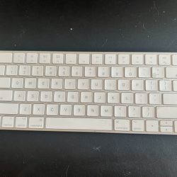 Apple Magic Keyboard (Wireless, Rechargable)