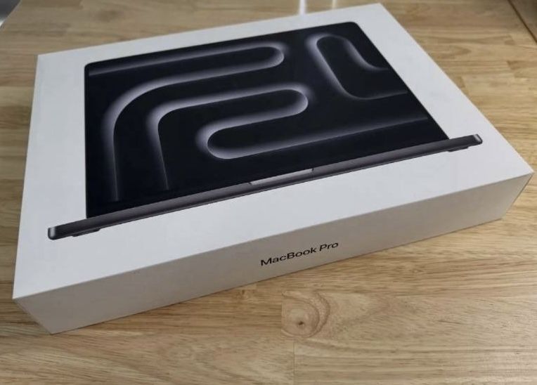 MacBook Pro 16inch M4 Max Chip