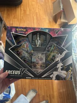 New arceus v figure box Pokémon