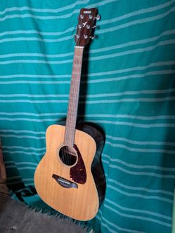 Yamaha FG 700S Acoustic Guitar
