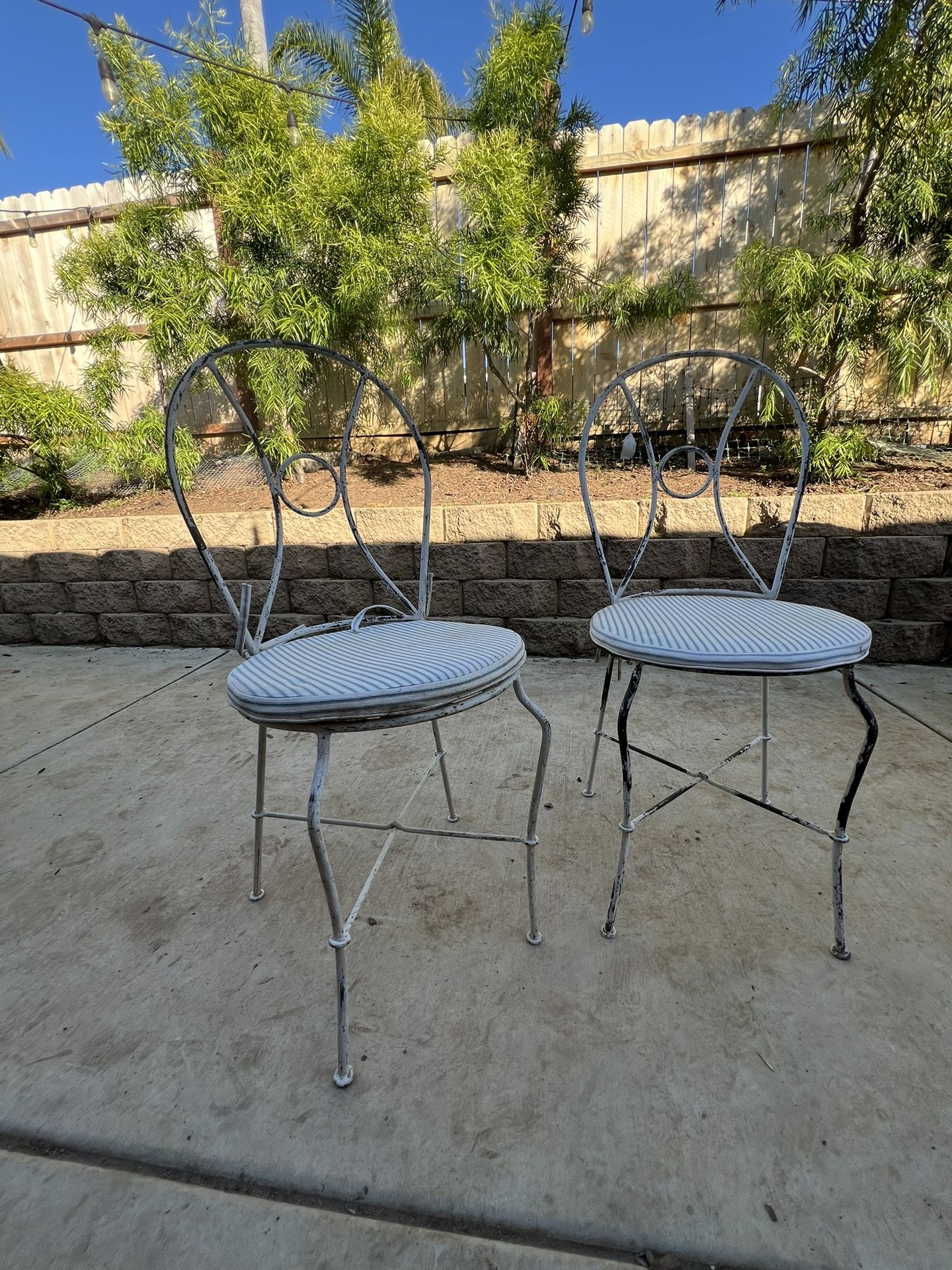 Metal Chairs With Cushions 