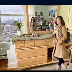 Dresser with mirror attached it’s detachable
