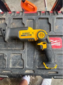 Dewalt saw