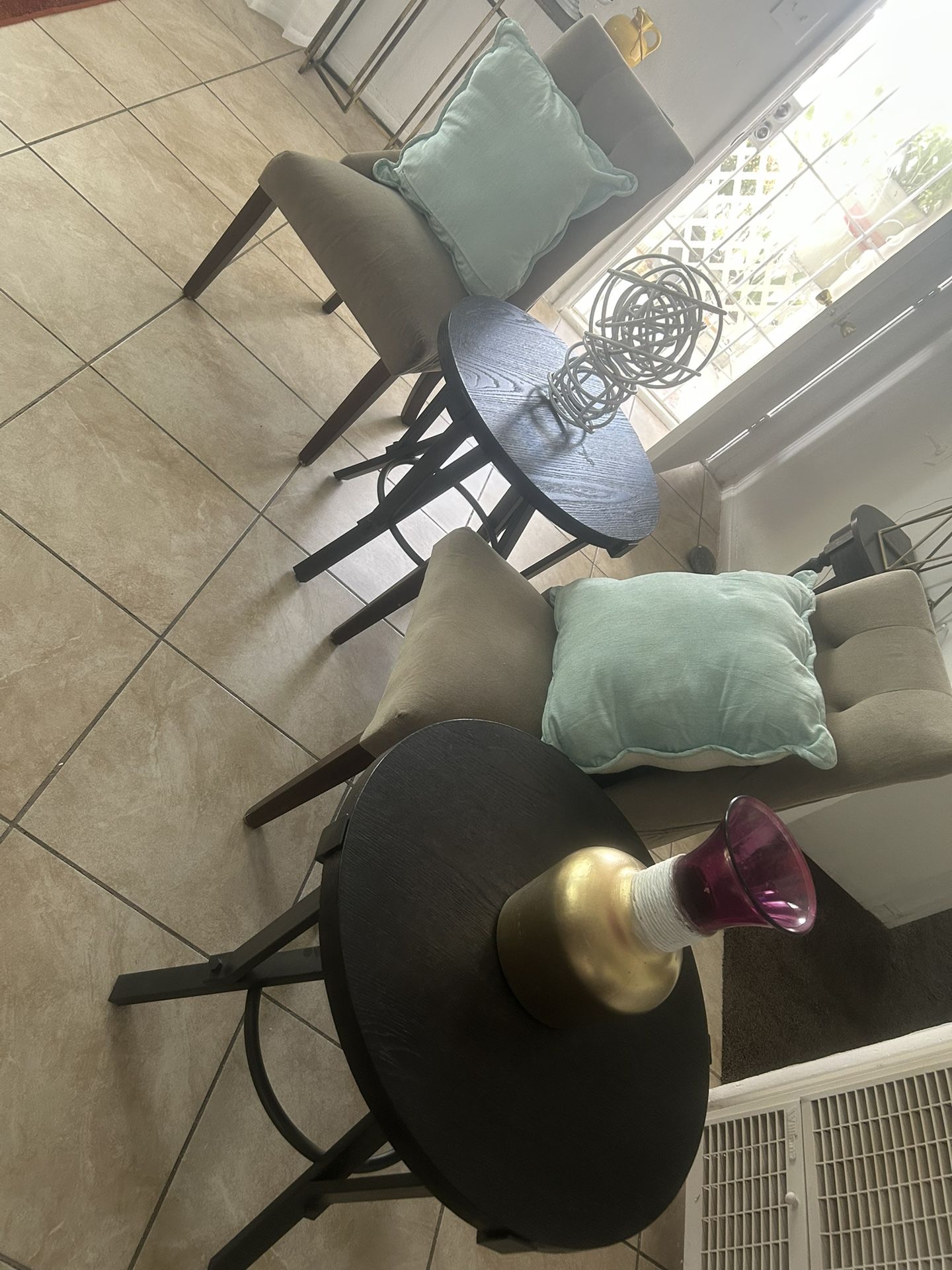 2 Table Liven Rooms 2chairs
