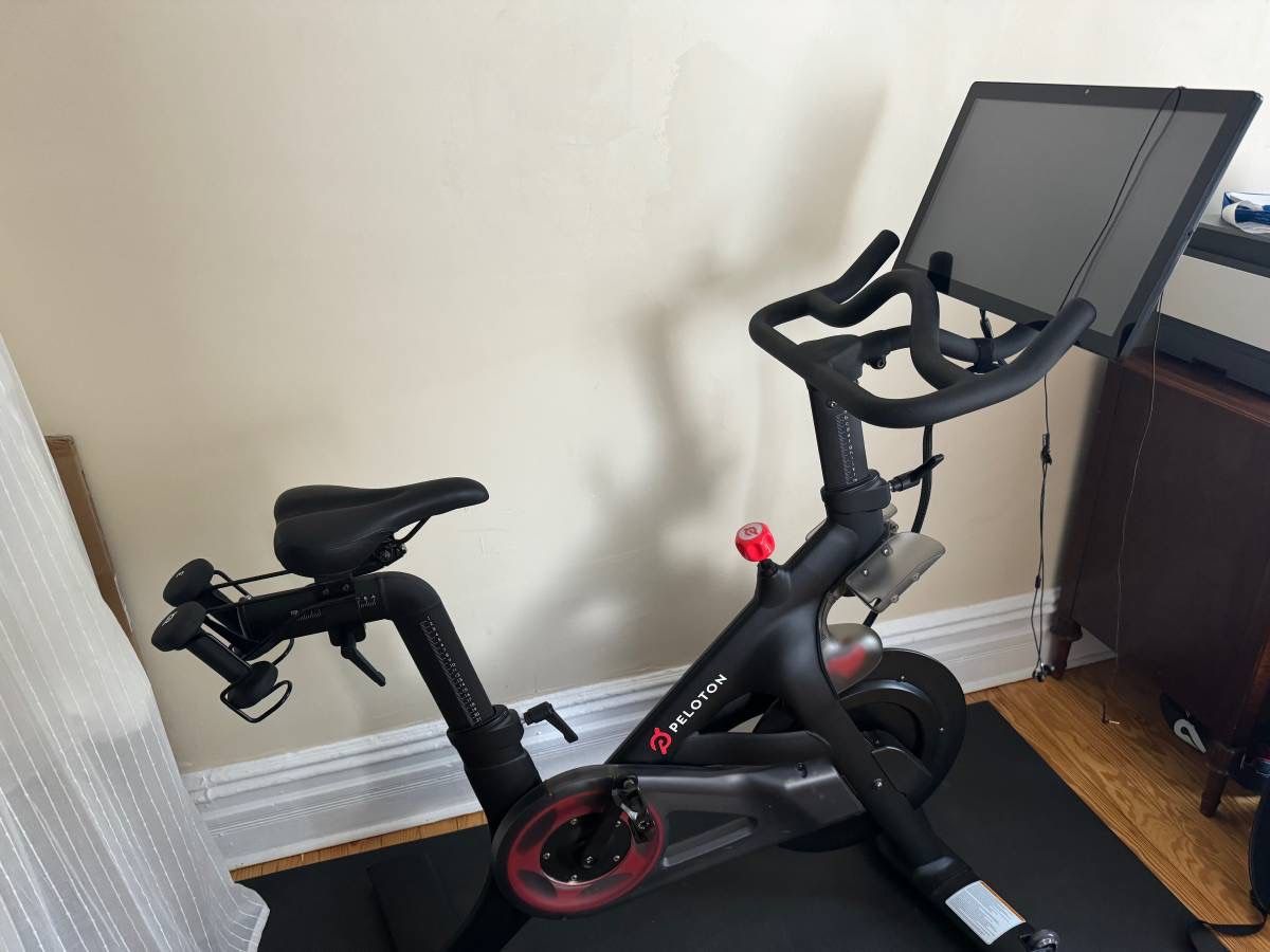 Exellent condition Peloton bike + Delivery + 18 month warranty | Over 1000 happy customers | Google Trade My Spin