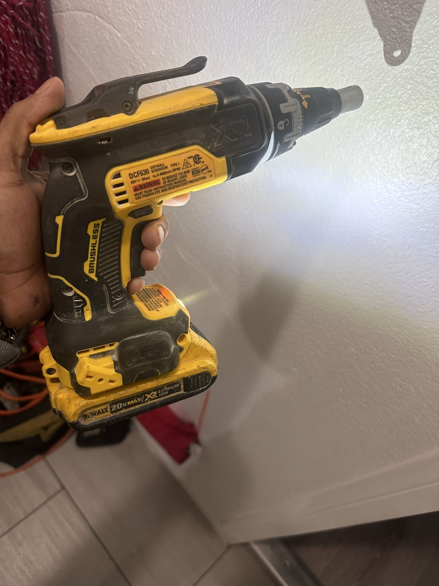 Drywall Gun Semi Nueva 100$$