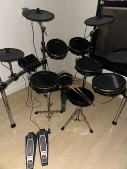 Electronic drum set
