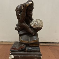 Darwin Statue 