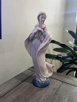 Lladro Limited Collection Figurine - Our Lady with Flowers