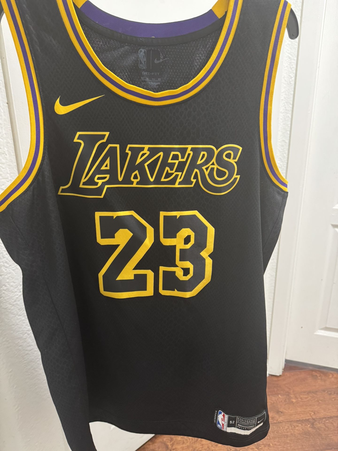 Lakers LeBron James Mamba City Jersey XL/52