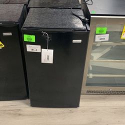 IGLOO MINI FRIDGE 3TMJ
