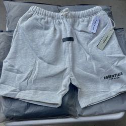 ESSENTIALS SHORTS 