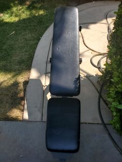 Foldable workout bench