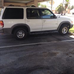 Ford Explorer 2000