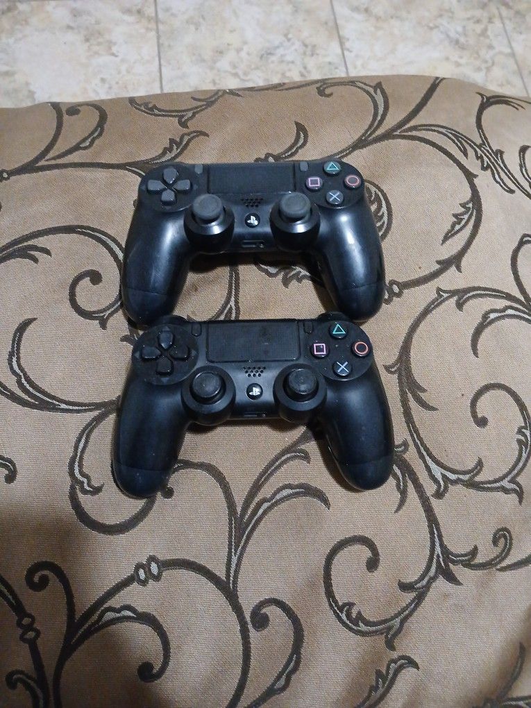 2 Sony Playstation 4 Controllers (Slightly Used)