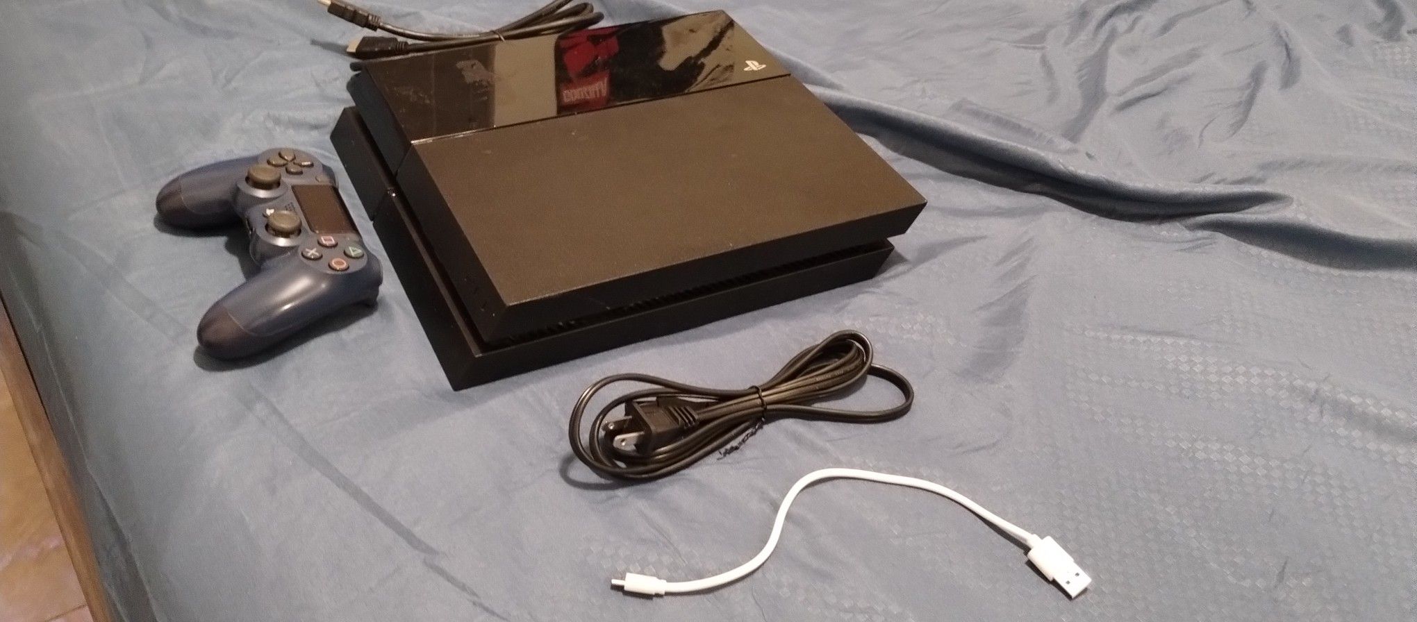 PlayStation 4 (USED) w/ 1 Controller
