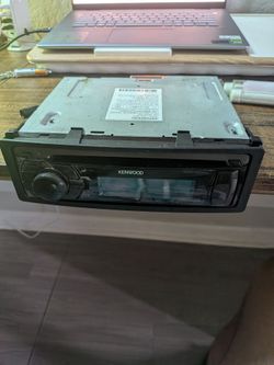 Kenwood CD player with USB and controller