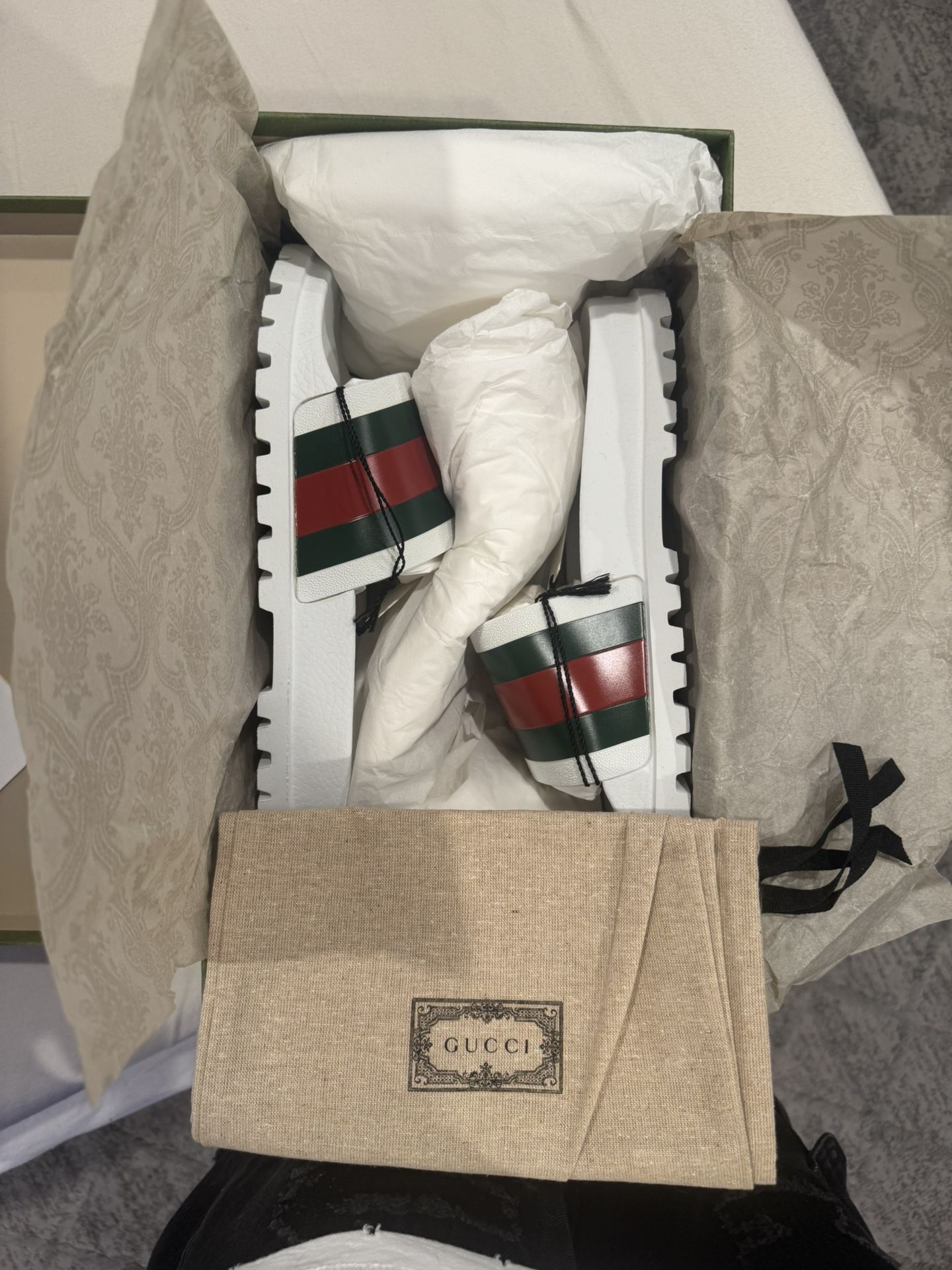 White Gucci Pursuit Trek Rubber Web Slides (SZ 10)