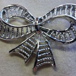 Jewelry - Pin