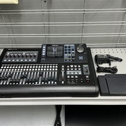 Tascam DP-32SD 32-Track Digital Portastudio w/ Tascam RC-3F Foot Switch 
