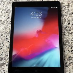 Apple iPad Air 9.7” Model MD786LL/B 32GB - Original Owner - Excellent Condition!