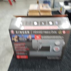 Singer Sewing Machine 